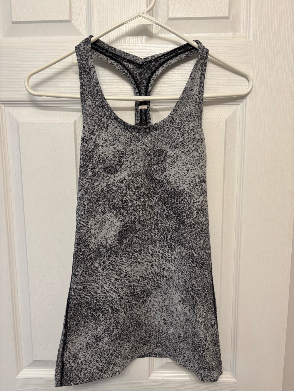 Lululemon Cool Racerback II Luon Spray Jacquard White Black size 4